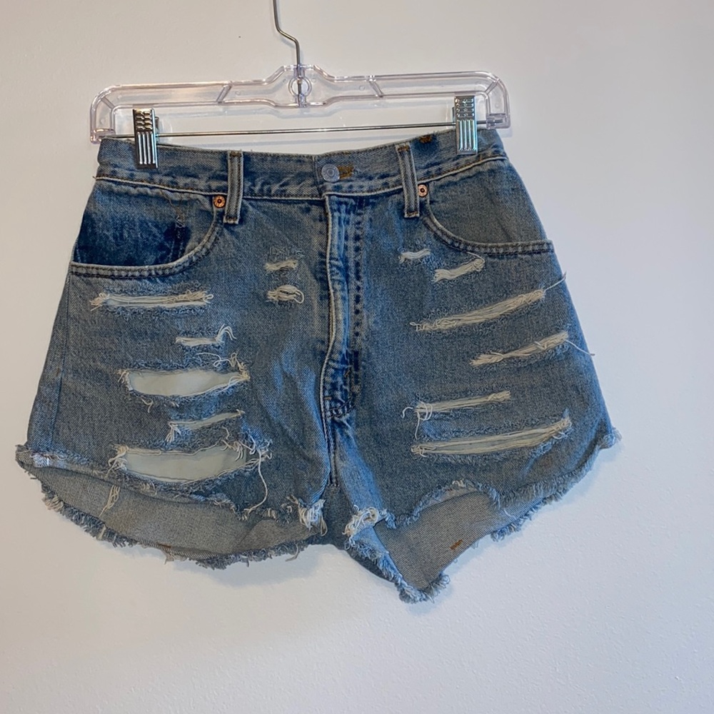 Vintage Levi High Waisted Ripped Cut-Off Shorts